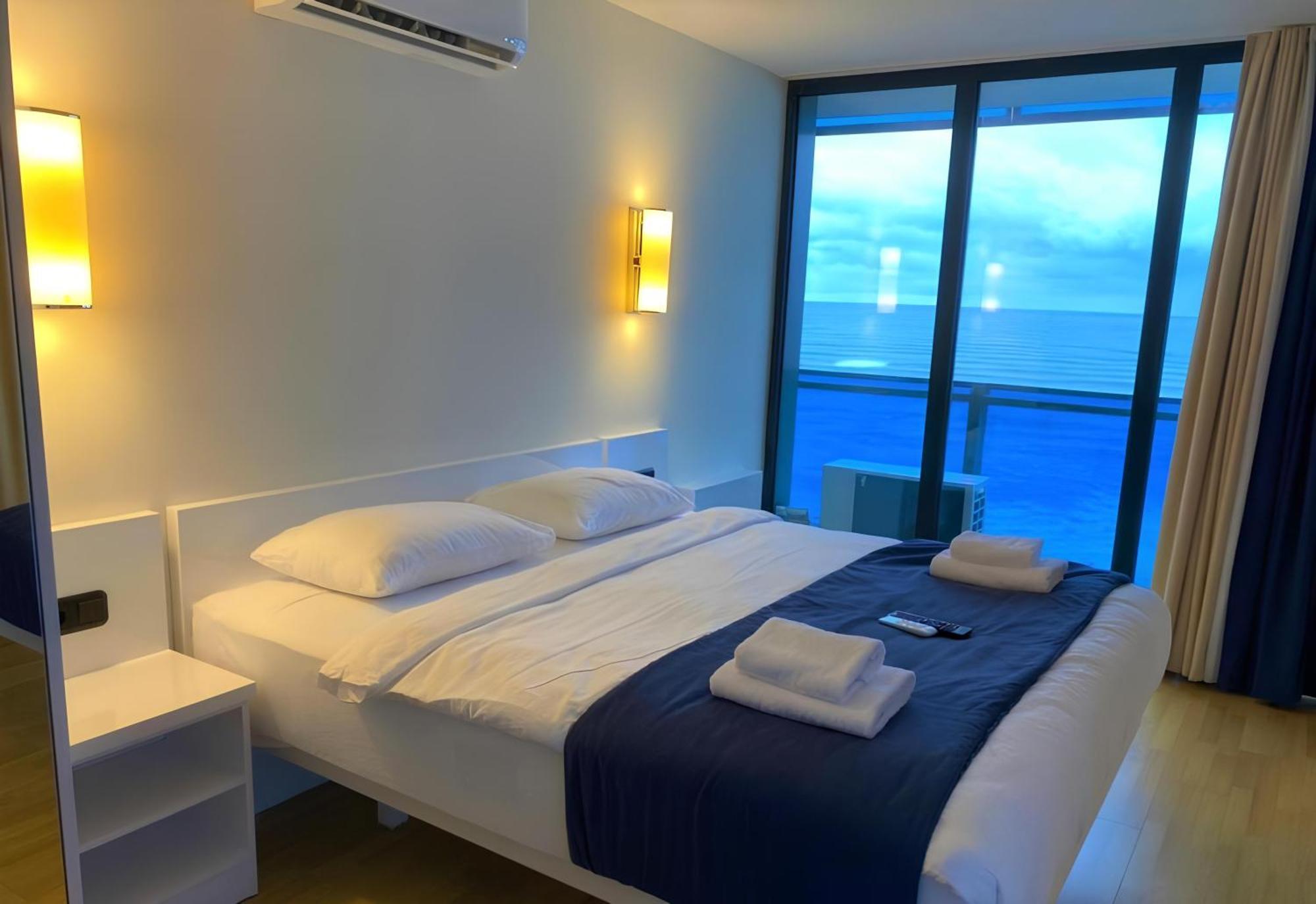 Panorama Seaview Batumi Lux Orbi City Exterior foto